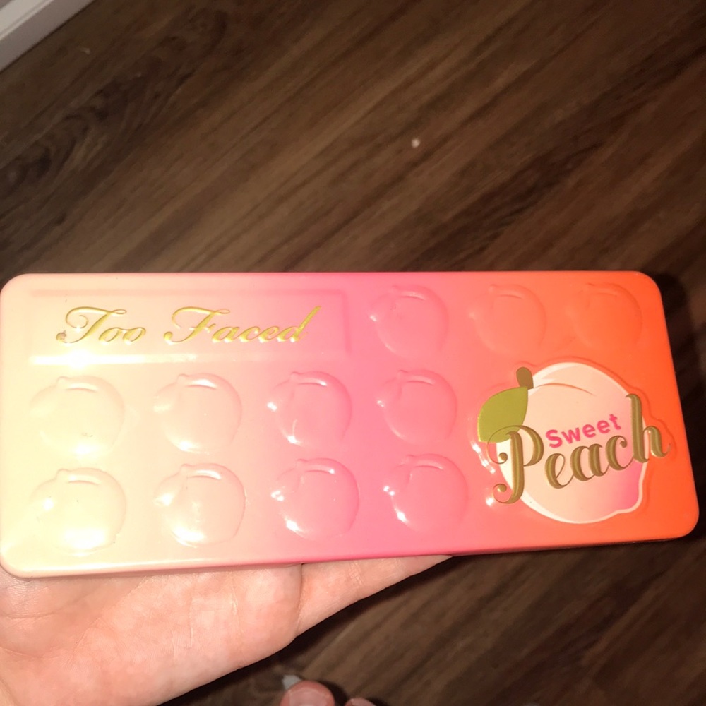Too Faced peach eyeshadow palette